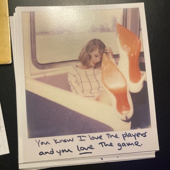 Taylor Swift 1989 photos! - Picture 4 of 11